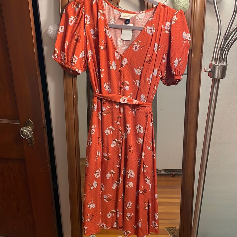 Short Sleeved Dress with Flowers & button detail